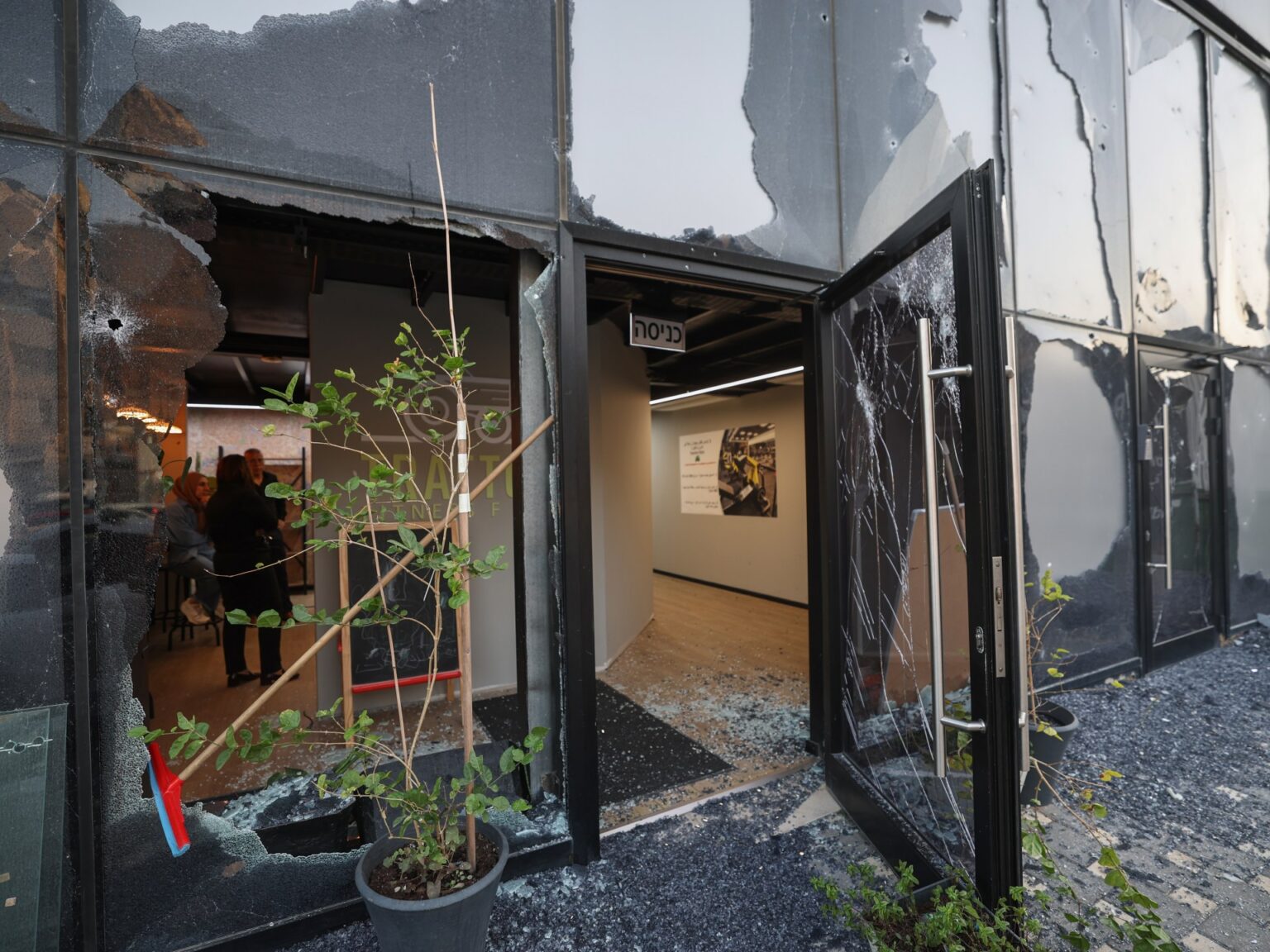 حزب الله يهاجم قاعدة جوية إسرائيلية وقصف جنود الاحتلال في عيتا الشعب | أخبار