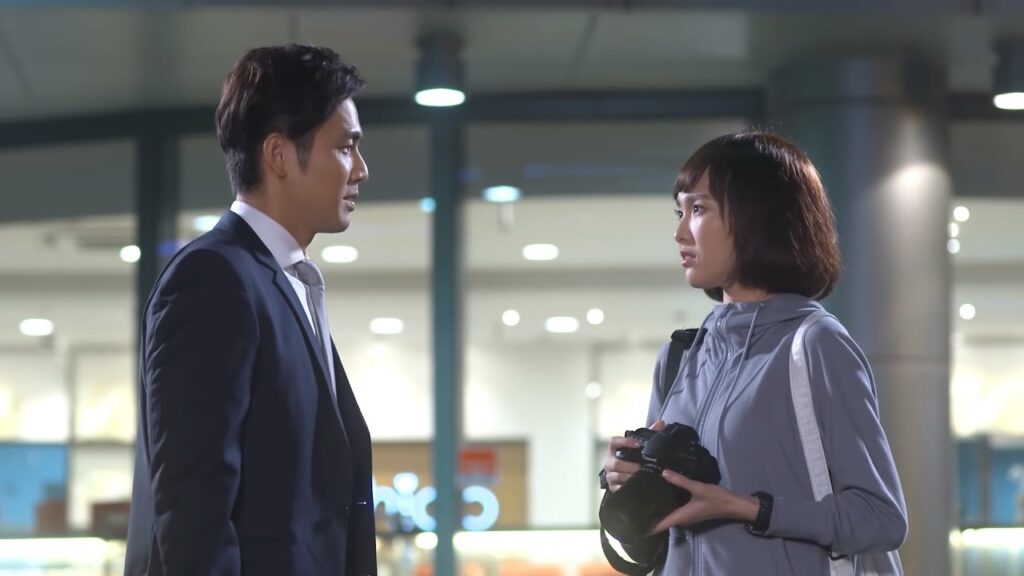 يصادف فتاته فجأة فيدعوها لعشاء جماعي لتسمع الخبر الذي سيصدمها! مشهد من دراما "إشراقتي"