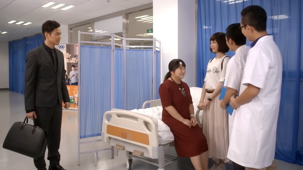 ظن بطلنا المستبد أن حبيبته أصيبت في شجار فهرع إليها مسرعا لتفقدها من القلق! مشهد من دراما “إشراقتي” ظن بطلنا المستبد أن حبيبته أصيبت في شجار فهرع إليها مسرعا لتفقدها من القلق! مشهد من دراما "إشراقتي"