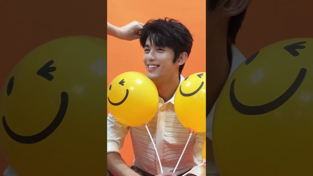ابتسامة مشرقة و لطيفة  كالشمس ☀️💛#吴磊 #wulei #leowulei #youku #shorts