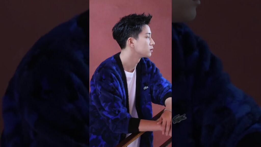 وسامة الخبير  الكيميائي 💙💙 #WangZiqi #TheFirstShot #الرصاصة_الاولى