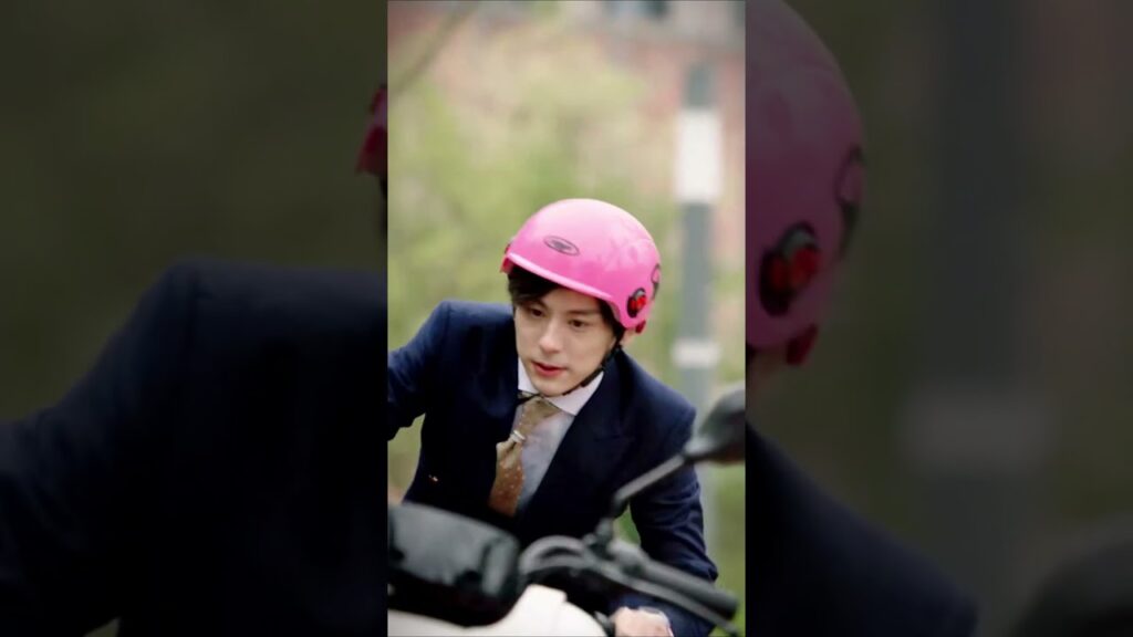 يركب الرئيس المستبد دراجة كهربائية لملاحقة البطلة💗🛵 #UnforgettableLove يركب الرئيس المستبد دراجة كهربائية لملاحقة البطلة💗🛵 #UnforgettableLove