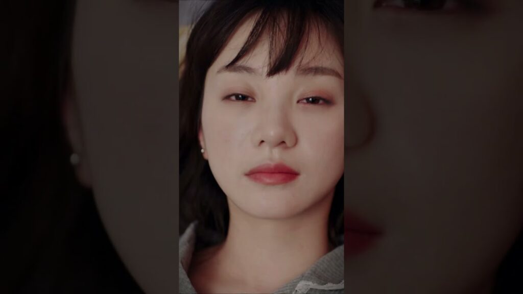 فتاة تقبل الرئيس التنفيذي في نومها😍 #UnforgettableLove فتاة تقبل الرئيس التنفيذي في نومها😍 #UnforgettableLove