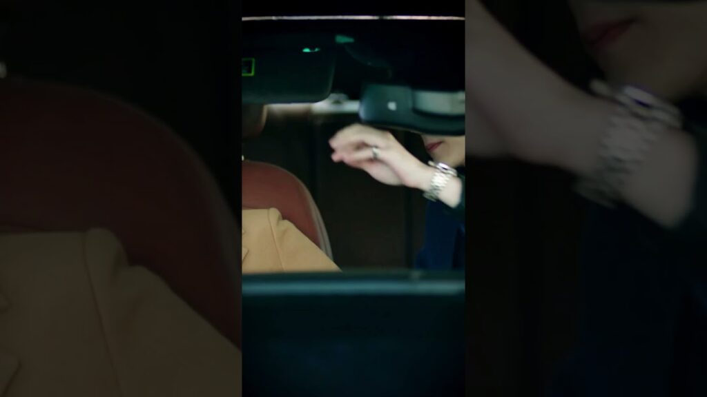 ساعد الرئيس الفتاة بشكل مدروس على وضع حزام الأمان🥵 #unforgettablelove