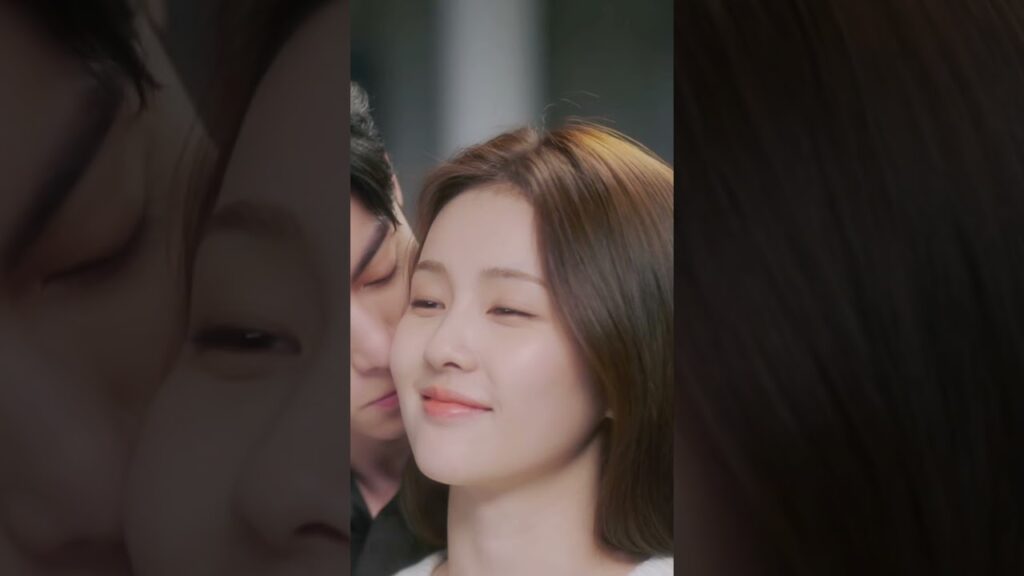 زوجان شابان يقبلان بلطف في يوم ثلجي رومانسي❄️❄️ #OnlyForLove