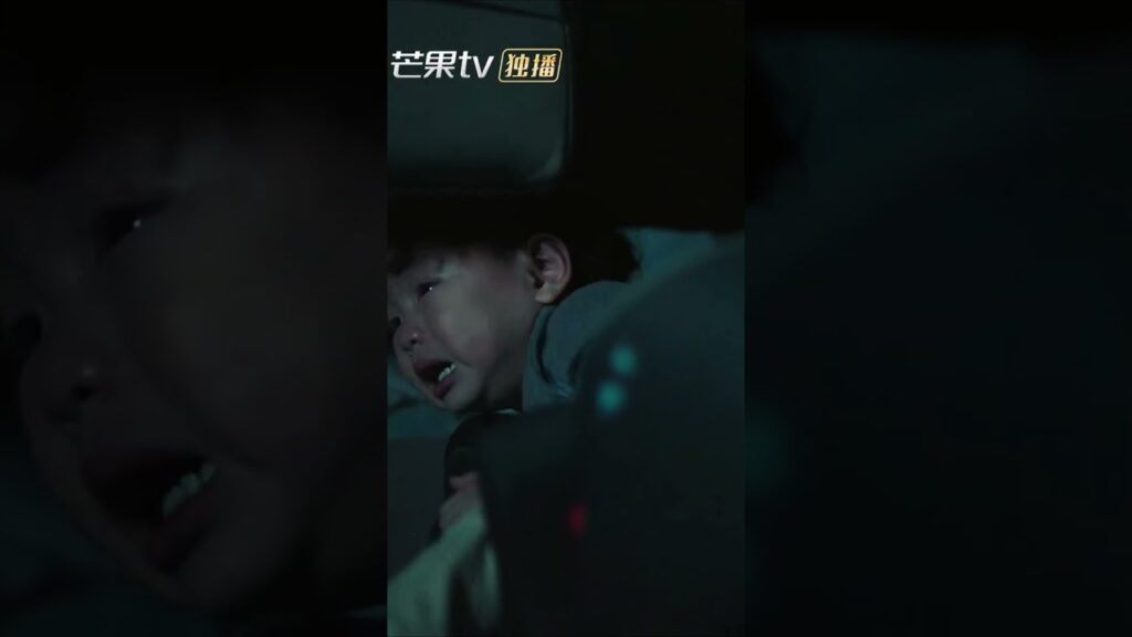 أنقذت الفتاة شياوباو في ليلة ممطرة🌂 #UnforgettableLove