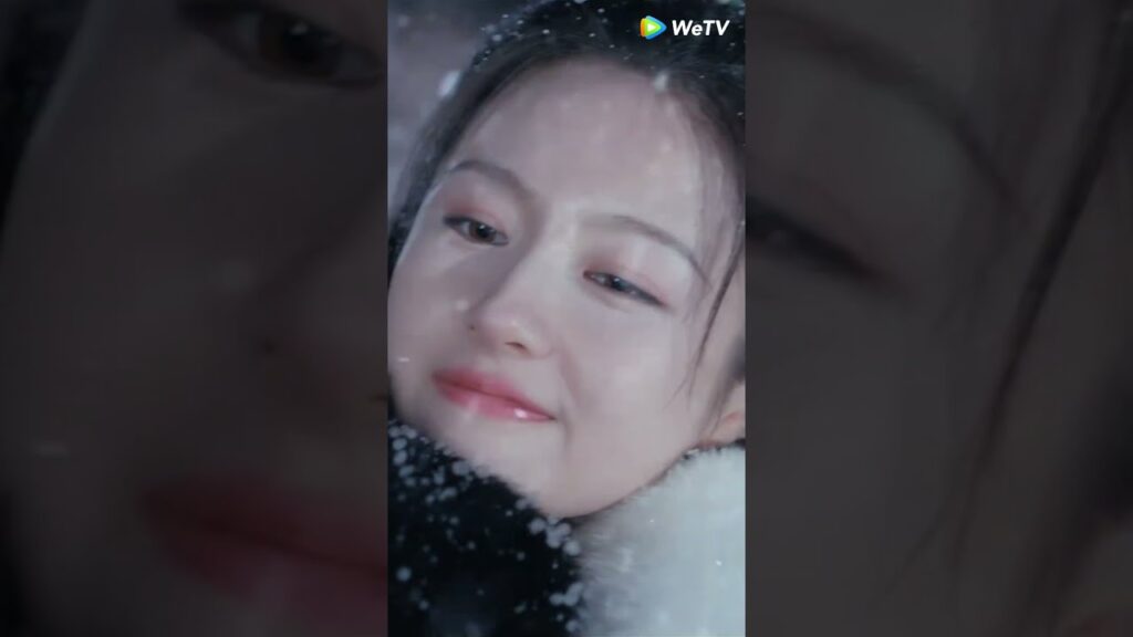 أعطته عناقا دافئا في يوم ثلجي🫂🥹 #حب_نيرفانا #LoveofNirvana #renjialun #lilandi #cdrama #shorts