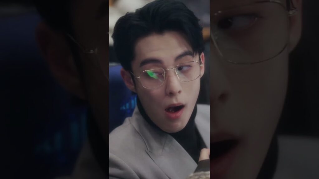 شوهد الرئيس التنفيذي في موعد مع امرأة تشاهد فيلمًا🤔 #OnlyForLove