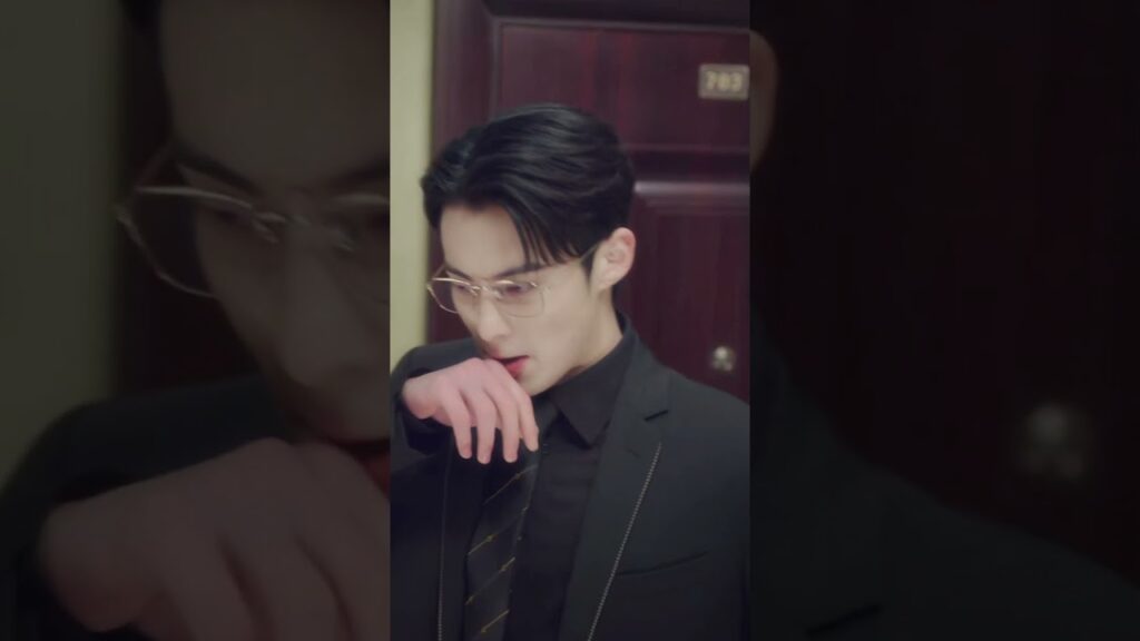 قام الرئيس التنفيذي الماكر بتقبيل تشنغ شو يي أمام صديقها السابق😝 #OnlyForLove