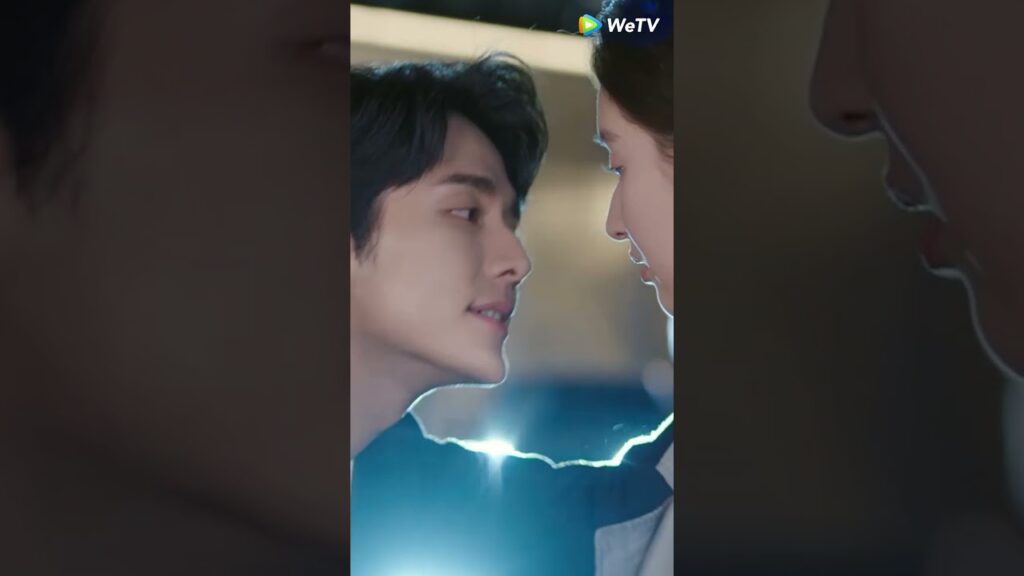 قبلة رومانسية على نافذة السيارة🥰 #أنت_صديق_حبيبي #YouAreMyLoverFriend #cdrama #shorts