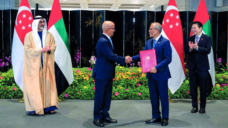 ولي عهد أبوظبي ورئيس وزراء سنغافورة يشهدان تبادل عدد من مذكرات التفاهم ولي عهد أبوظبي ورئيس وزراء سنغافورة يشهدان تبادل عدد من مذكرات التفاهم