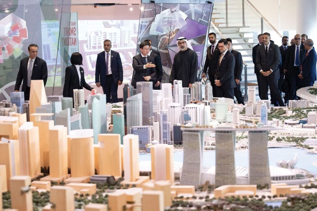 ولي عهد أبوظبي يزور معرض مدينة سنغافورة ولي عهد أبوظبي يزور معرض مدينة سنغافورة