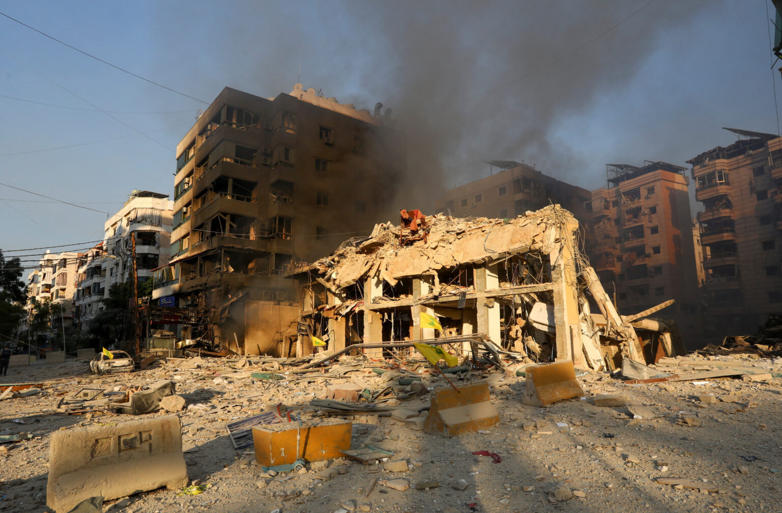 الغارات الإسرائيلية تستمر في مناطق متفرقة بلبنان