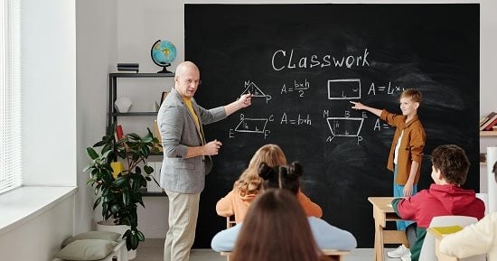 4 أبراج من أشطر المدرسين وبيشرحوا بأسلوب مبهج لتلاميذهم.. أبرزهم العذراء