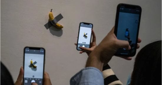 أغلى موزة فى العالم معروضة للبيع 1.5 مليون دولار.. شاهدها