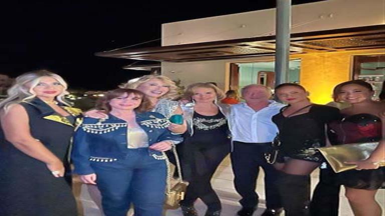 إلهام شاهين تنشر صورا مع نيللي كريم ويسرا وهند صبري والدغيدي