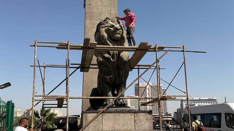 نقيب التشكيليين عن صيانة تماثيل قصر النيل: “طمس ملامحها”.. و نقيب التشكيليين عن صيانة تماثيل قصر النيل: "طمس ملامحها".. و