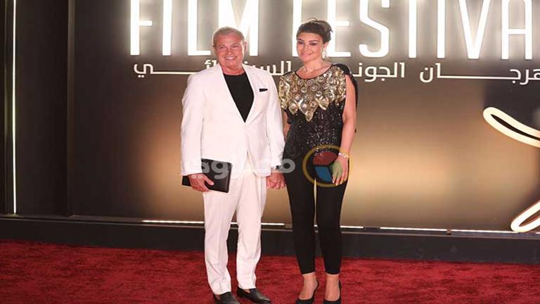 بإطلالة براقة.. 6 صور لـ أروى جودة وخطيبها في سادس أيام الجو