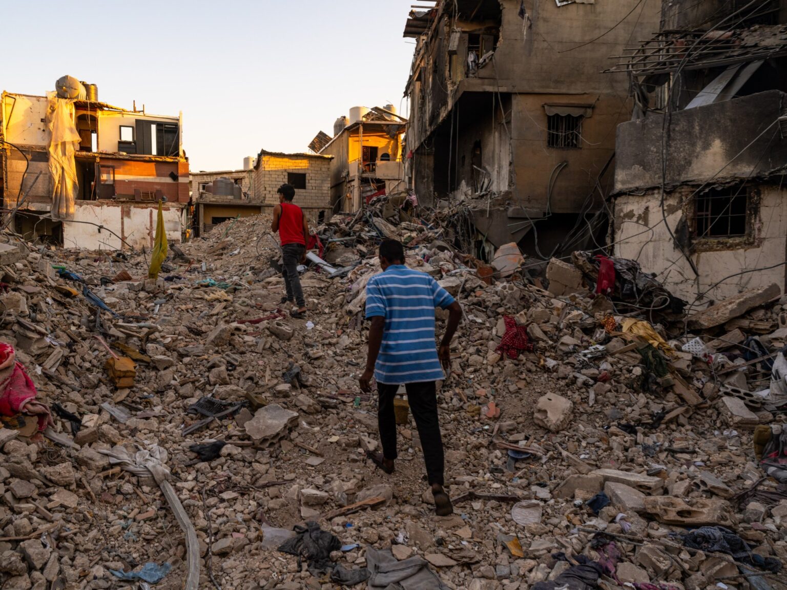 120 غارة إسرائيلية على لبنان وحزب الله يقتل 4 جنود ويقصف مصنعا عسكريا | أخبار