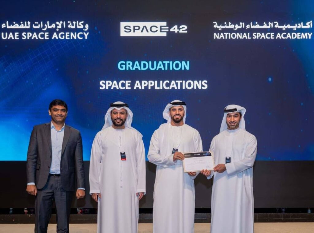 «الإمارات للفضاء» تخرّج كفاءات لرصد كوكب الأرض «الإمارات للفضاء» تخرّج كفاءات لرصد كوكب الأرض