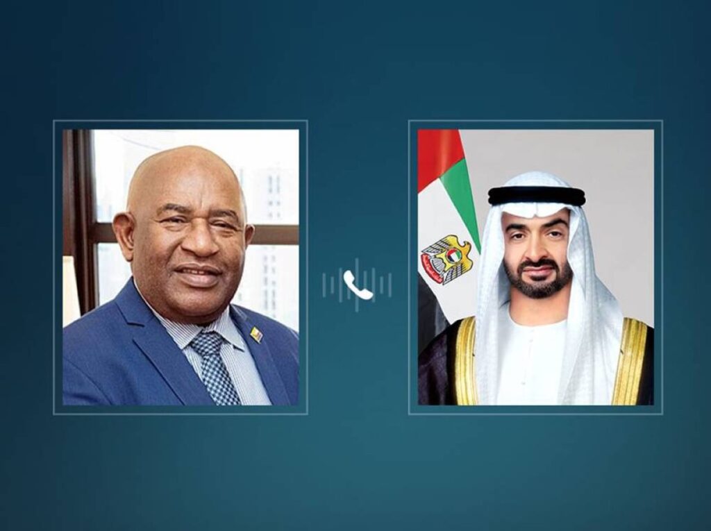 محمد بن زايد يتلقى اتصالاً هاتفياً من رئيس القمر المتحدة محمد بن زايد يتلقى اتصالاً هاتفياً من رئيس القمر المتحدة