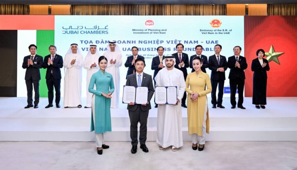 طيران الإمارات توقع مذكرتي تفاهم مع الخطوط الجوية الفيتنامية و"فيت جيت"