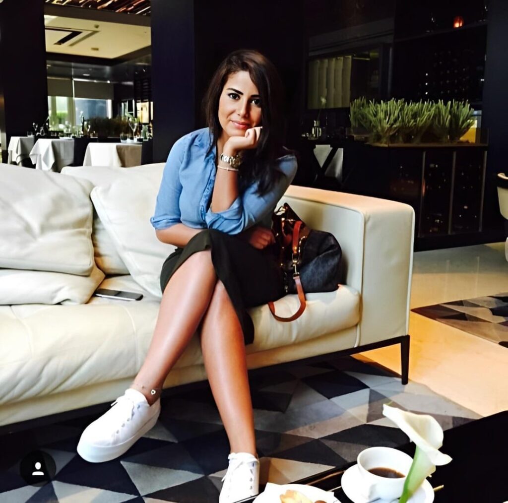 Areej Sleem 🇱🇧 - Crossed Legs 🔥