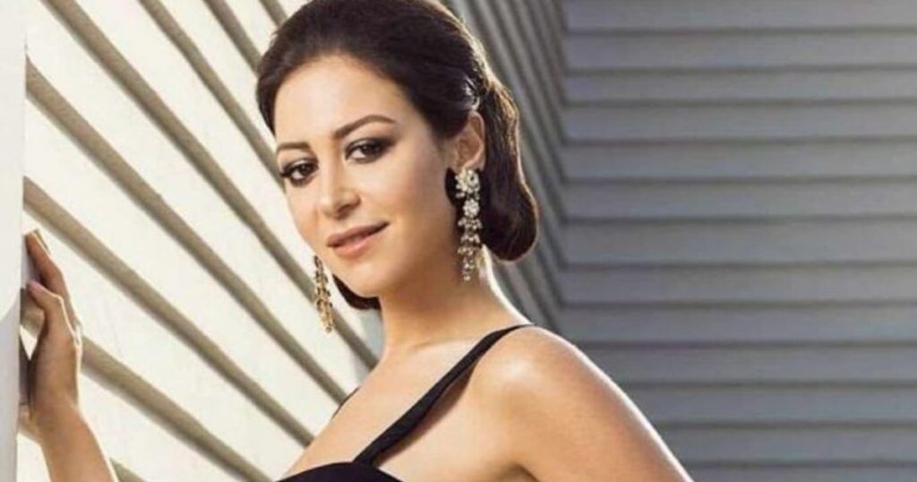 منة شلبي تطل بوزن زائد في الجونة وتفاجـ ئ الجميع منة شلبي تطل بوزن زائد في الجونة وتفاجـ ئ الجميع