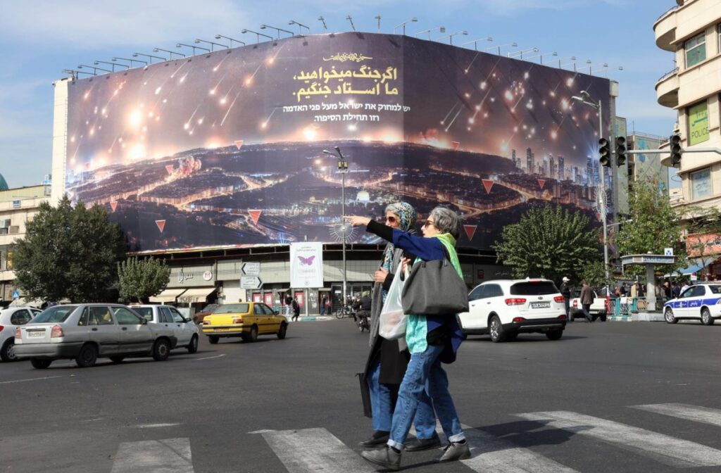 طهران تدين الهجمات الإسرائيلية على مواقع عسكرية إيرانية طهران تدين الهجمات الإسرائيلية على مواقع عسكرية إيرانية