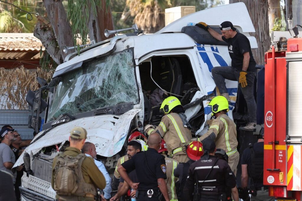 إصابة العشرات بحادثة دهس في محطة للحافلات شمال تل أبيب