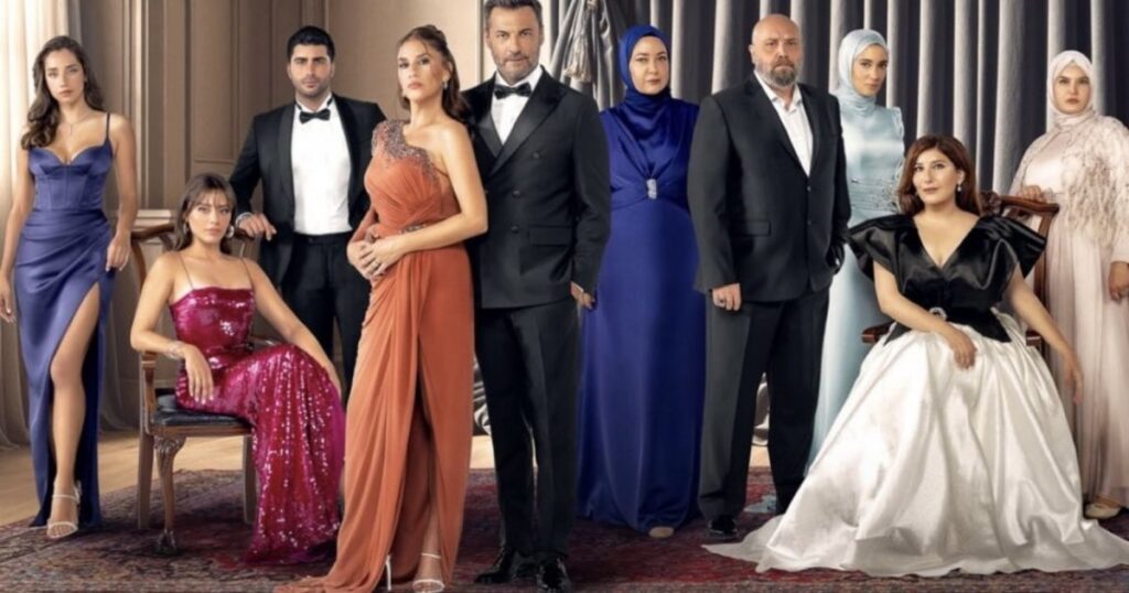 شخصيتان تنفصلان عن شراب التوت