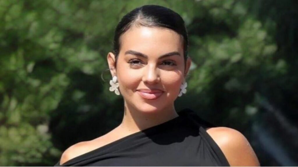 سبب غريب وراء انتفاخ بطن جورجينا .. فيديو عودة رينارد للأخضر حديث الصحف العالمية