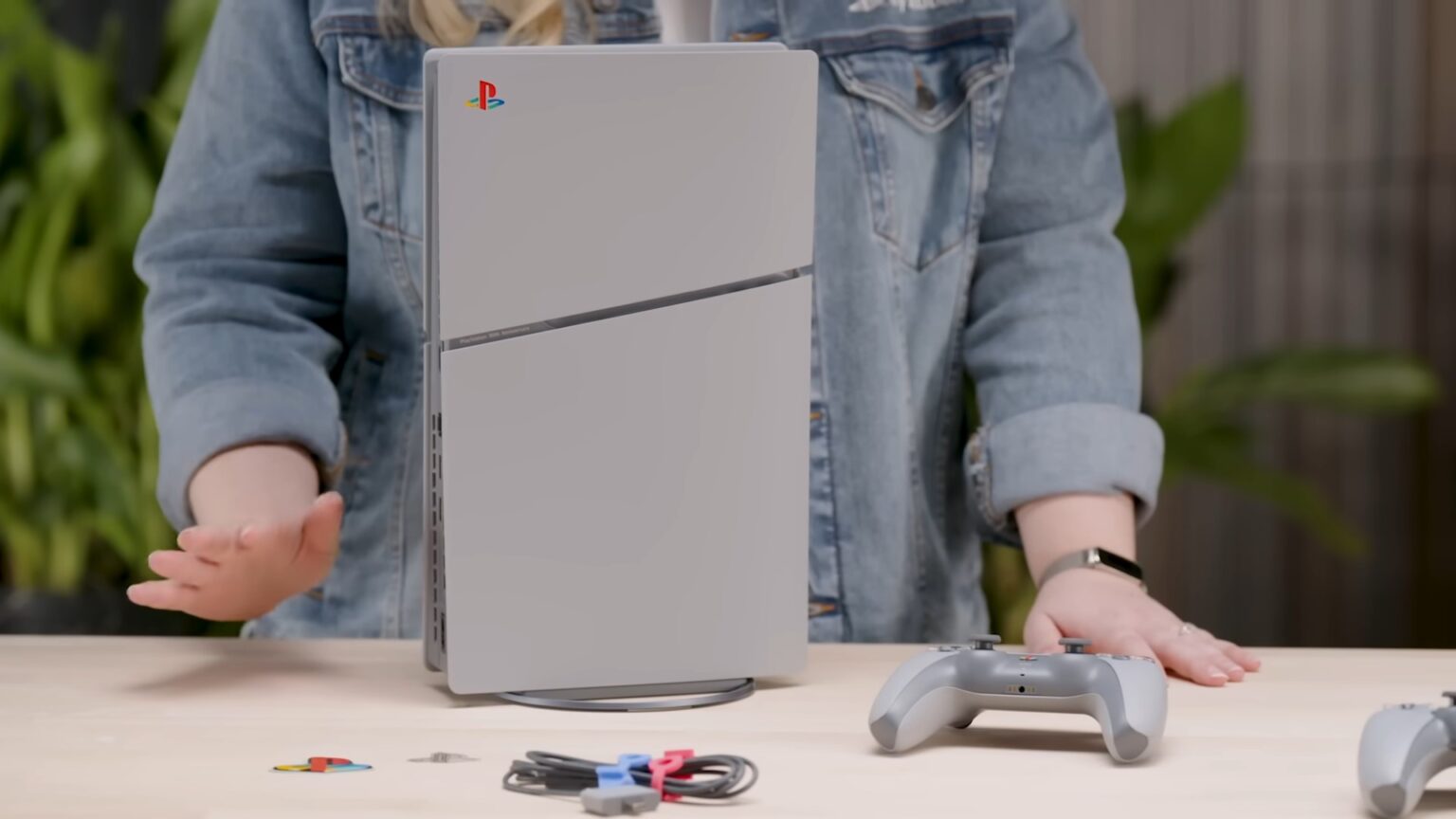 شاهد محتوى صندوق جهاز PS5 اصدار الذكرى 30..