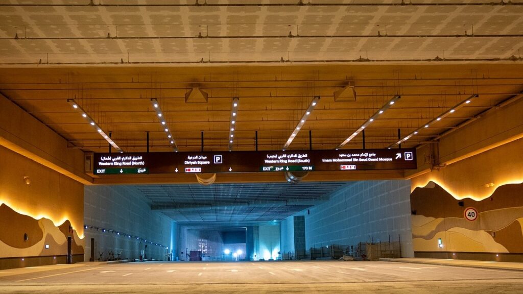 فابينيو لا يفضل مواجهة صديقه فيرمينو في قمة جدة