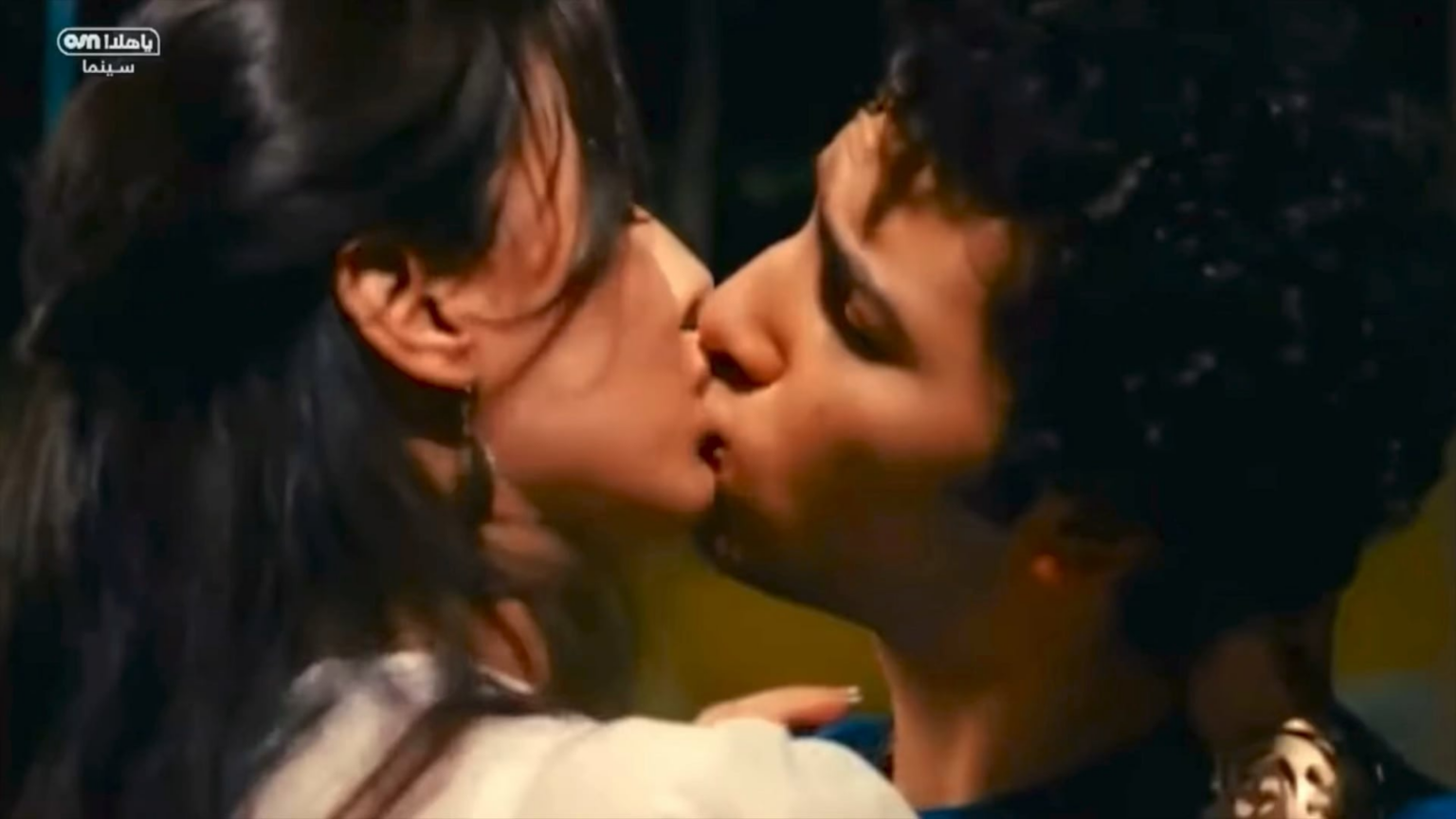 Feryal Youssef - Bel Alwan ElTabeaya, 2009 - (Hot Kissing Scene 🔥💋)
