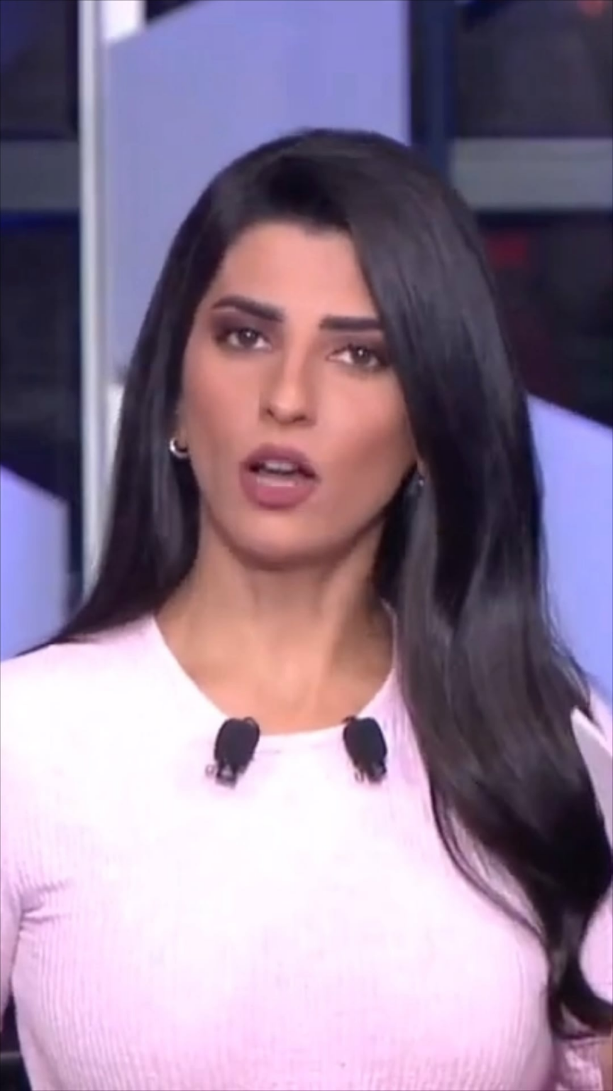 Lara Nabhan 🇱🇧 - Sexy Legs 🔥