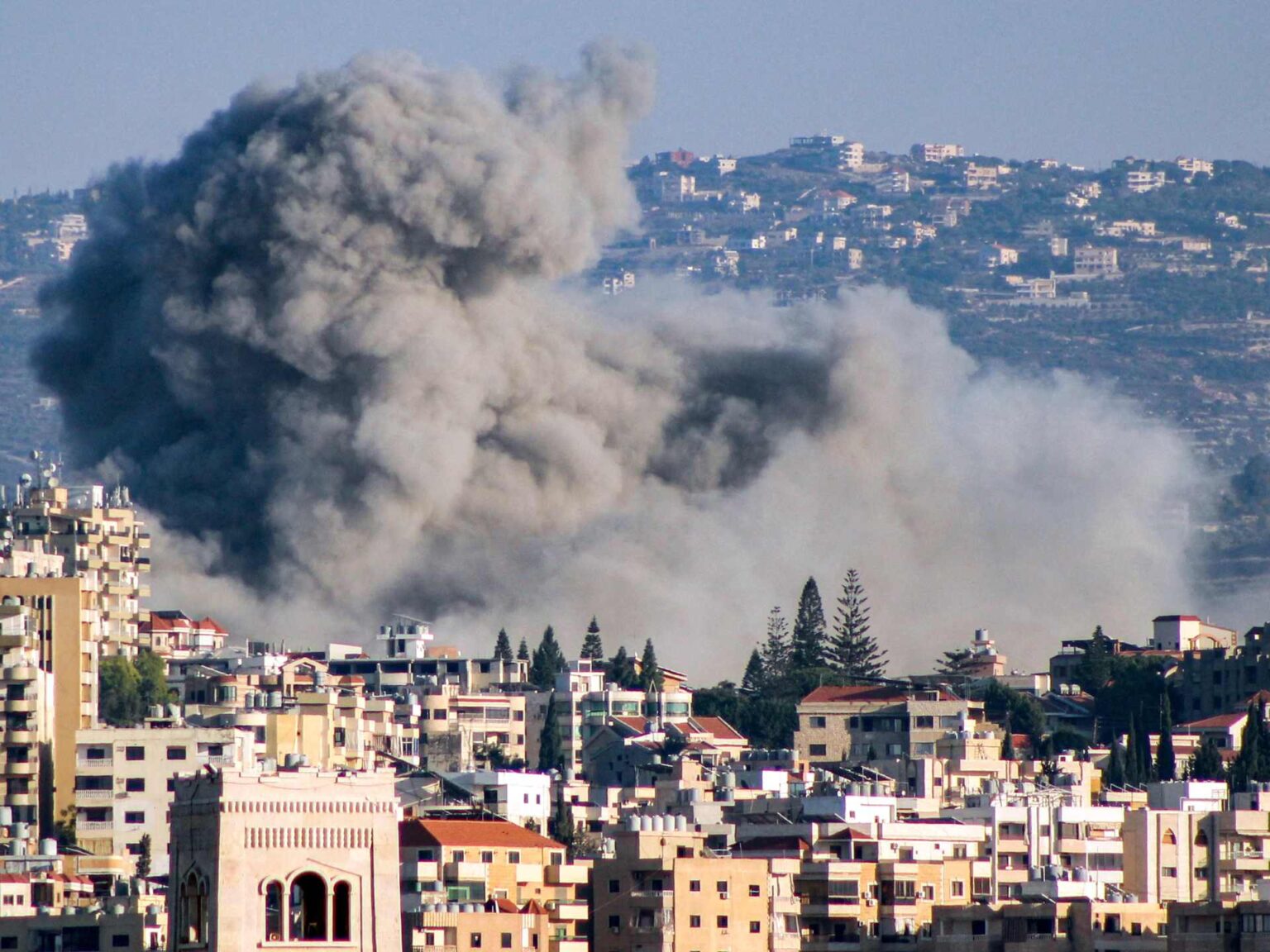 تواصل الغارات على لبنان وحزب الله يصيب مصنعا للطائرات في نهاريا | أخبار