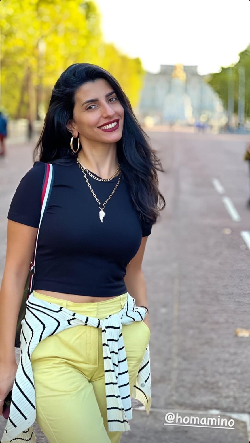 Lara Nabhan 🇱🇧 - Cute Smile 😊