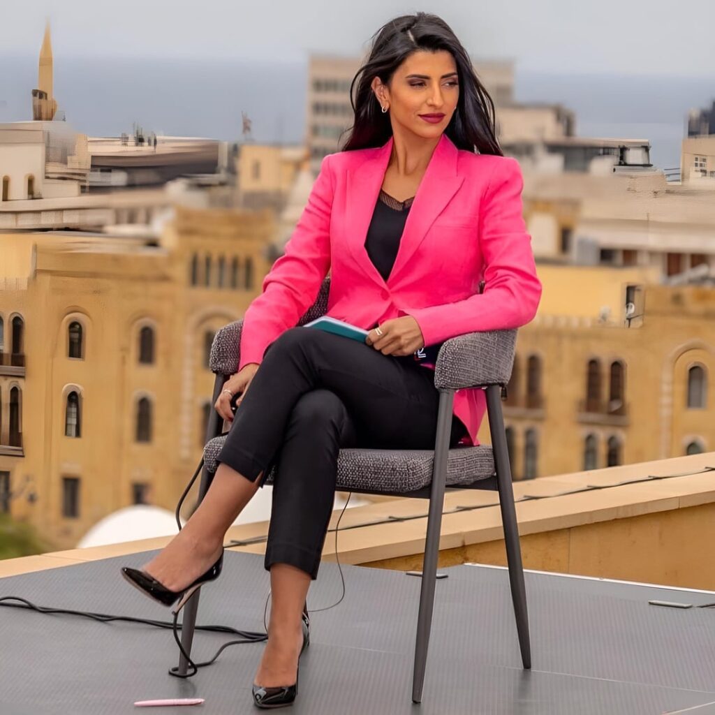 Lara Nabhan 🇱🇧 - Crossed Legs 🔥