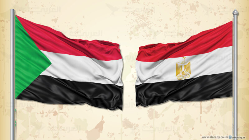 شاهد بالفيديو.. مصريون ومصريات يزفون جارهم السوداني وعروسته إلى شقتهم ويتجولون بهم بشوارع القاهرة ومتابعون: (مشهد يخطف القلوب والدموع من العين عاشت مصر وشعبها)