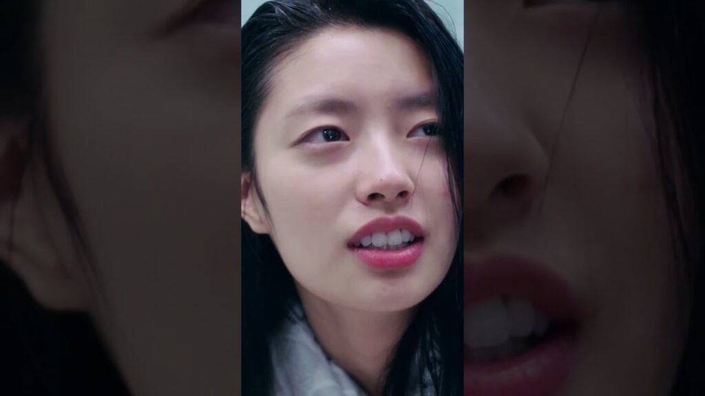 الفتاة انزلقت في الحمام، فحملها الرجل بثقة وحماية🤗 #PerfectAndCasual