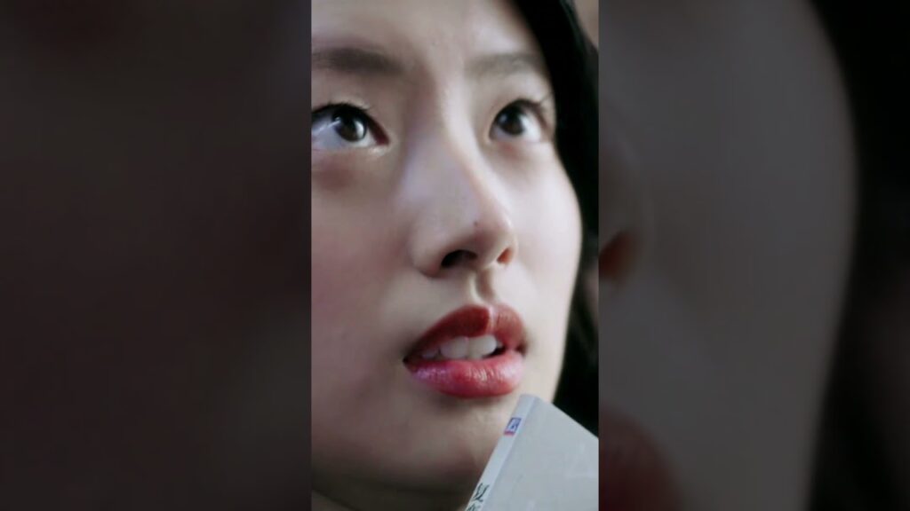 ساعد المعلم تشانغ الفتاة في الحصول على الكتب، وتأثرت الفتاة💘 #PerfectAndCasual ساعد المعلم تشانغ الفتاة في الحصول على الكتب، وتأثرت الفتاة💘 #PerfectAndCasual