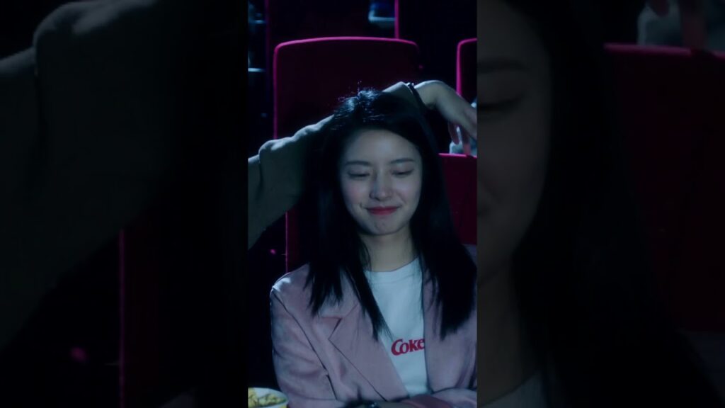 نامت يون شو أثناء مشاهدة فيلم، متكئًا على كتف المعلم تشانغ💖 #PerfectAndCasual