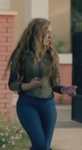 Hana Elzahed hot in jeans