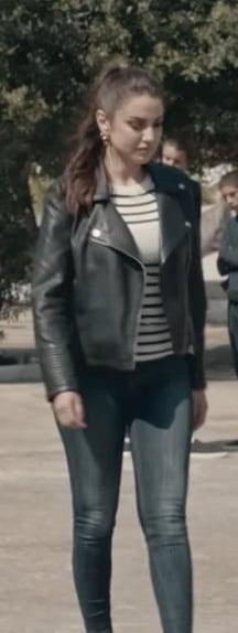 Dorra Zarrouk hot in jeans