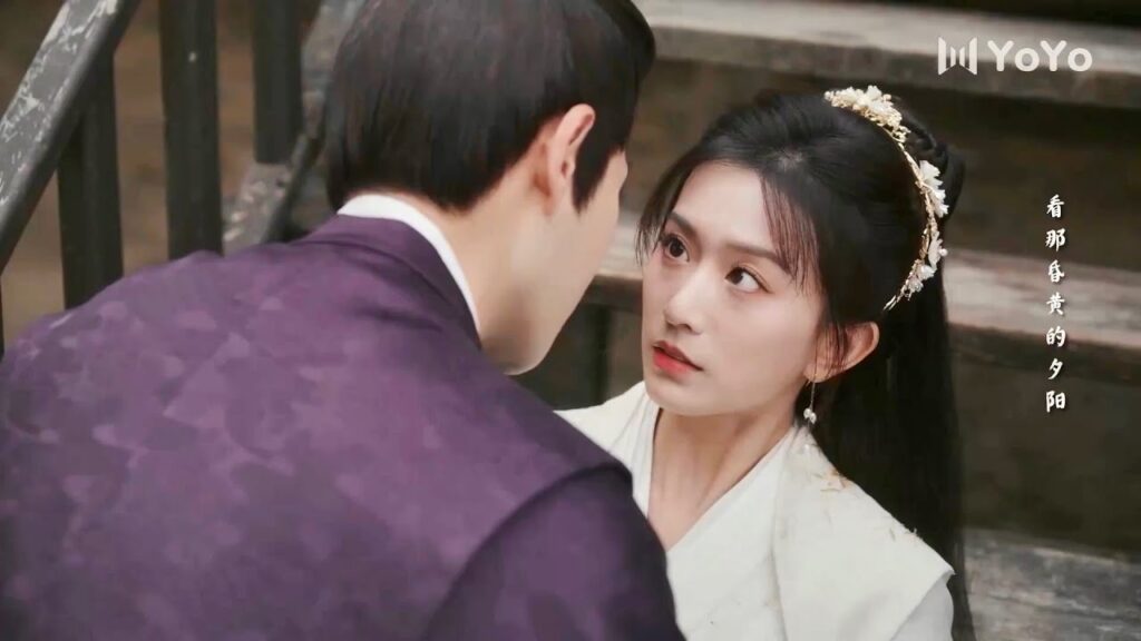 تتعثر لكنـه يساعدها و يسخر من ملابسها الطويلة ( يـي تشينغ : الولادة من جديد|YeCheng:Reborn)