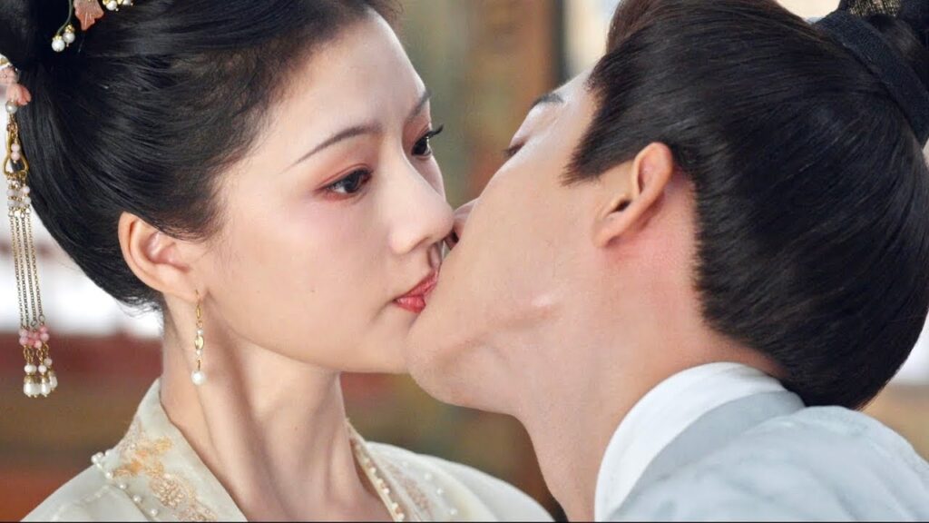 "أخيرًا أستطيع أن أحبك بصراحة" يعترف بطلنا بحبه أخيرا ويقبل فتاته بشغف!❤️مشهد رومانسي من "نهوض نينغ"