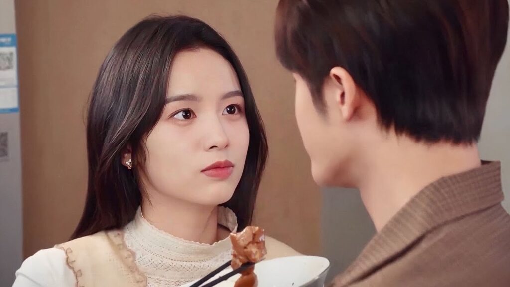 حبيبتـه تحب الاكل كثيراُ و لا يتذمر عليها ابداً ❤️ ( احبني و احب صوتي )