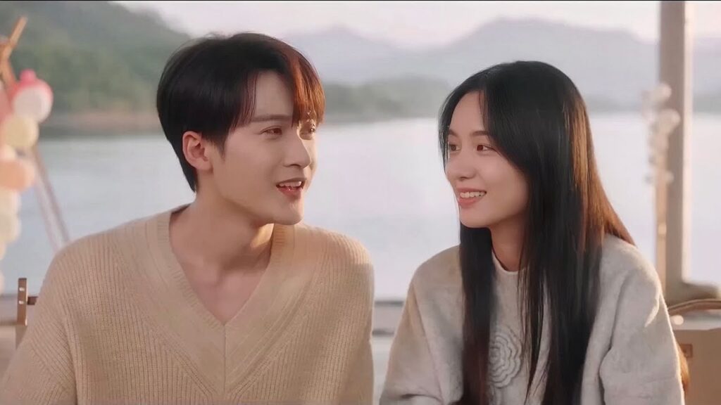 يغنيان معاً على الشاطئ مع الاصدقاء  ❤️😍( احبني و احب صوتي )