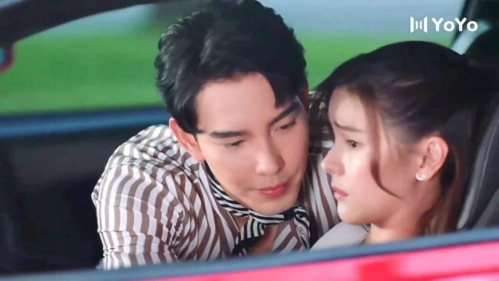 يساعدها بوضع الحزام لكنـه يريد شيء آخر❤️🙊( وضع التشغيل )